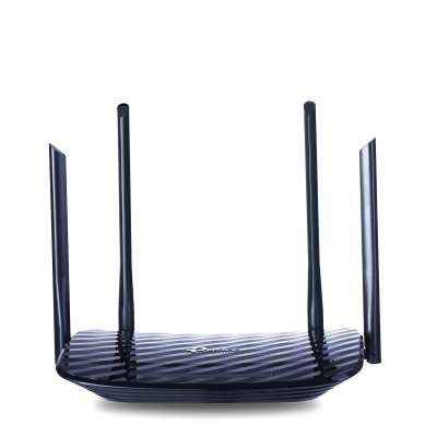 Router z trzorzywa odbijającego światło z oświetleniem tylnym - przykład techniki fotografowania produktu w celu wydobycia faktury przedmiotu